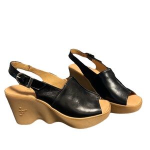 Famolare Wedge Hi There But What Coal 8 Thick Leather Upper Wavy Back Strap